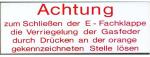 Aufkleber "Achtung - zum Schließen der E-Fachklappe..."